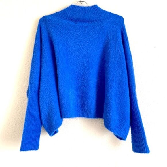 Luxury Sweater/ P• Luca Milano eyelash mock neck cropped sweater - Picture 3 of 5